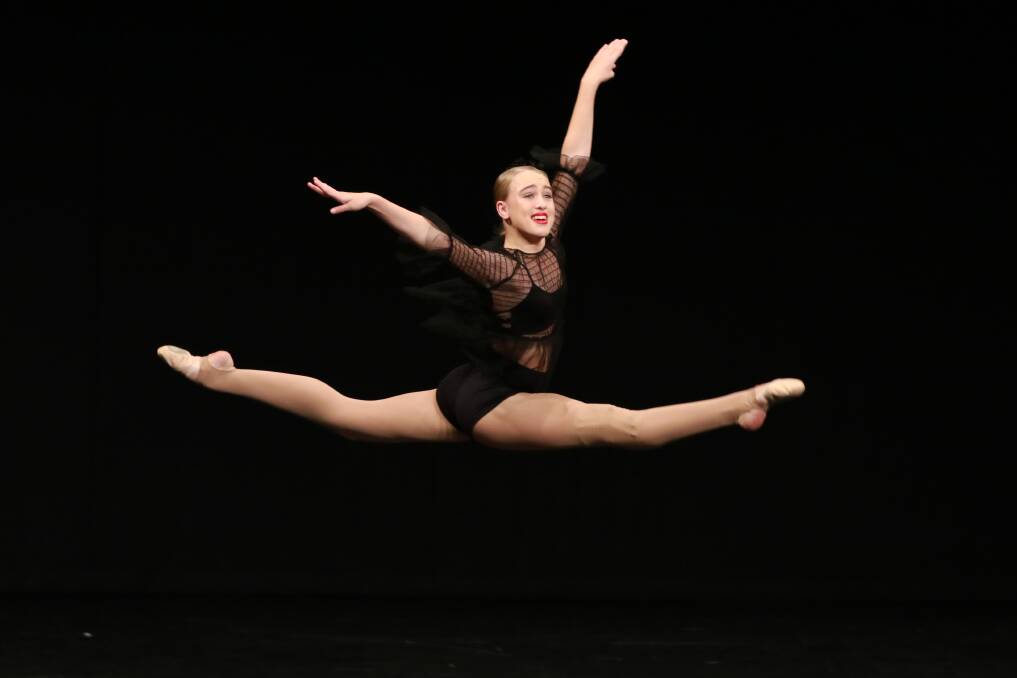 Zoe O'Bryan (Taree) won Section 623 Open Contemporary Solo 14 years and under.
