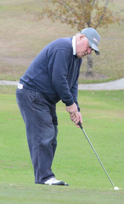 Graham Gibson playing in the foursomes championships at Taree.