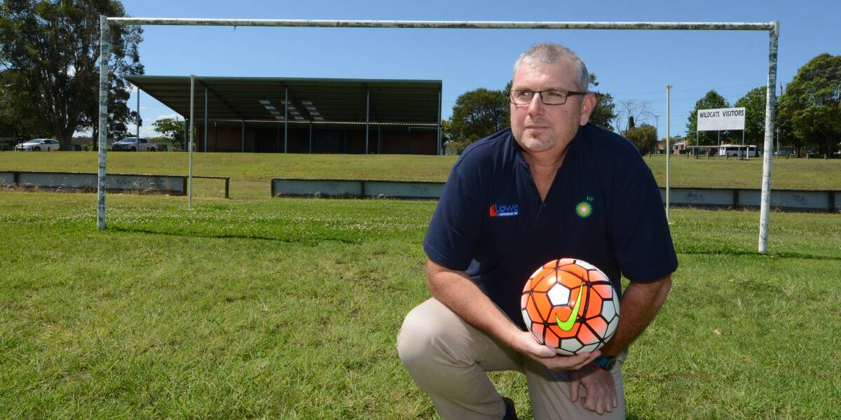 Rod Bartley will stay as coach Taree Wildcats in the Football Mid North Coast Premier League in 2018.