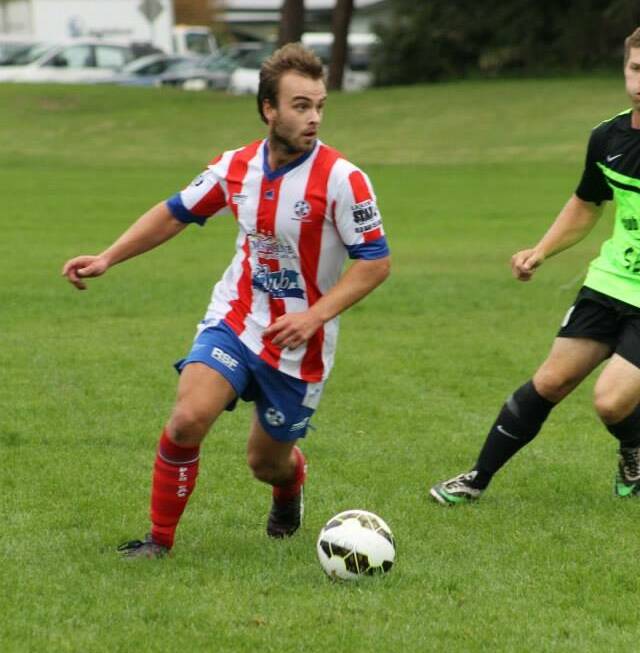 Rhys Whitton on the attack for Old Bar in a Football Mid North Coast Premier League in 2015.