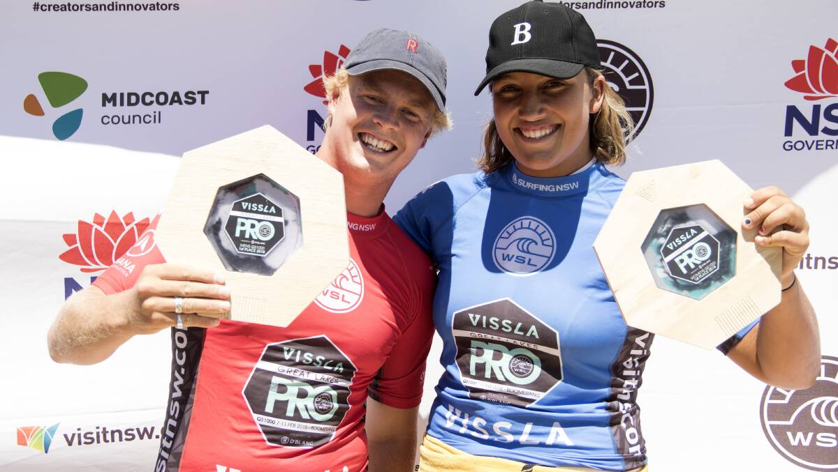 Jackson Baker and Holly Wawn on the podium after winning the Great Lakes Pro. Photo WSL/Ethan Smith.