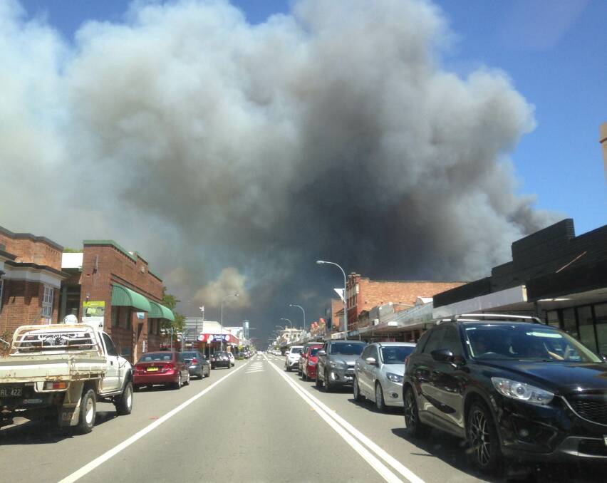 OMINOUS:  A plume of black smoke on Vincent Street, Cessnock. The blaze was only a short distance south-east of the town. Picture: Tim Mitchell