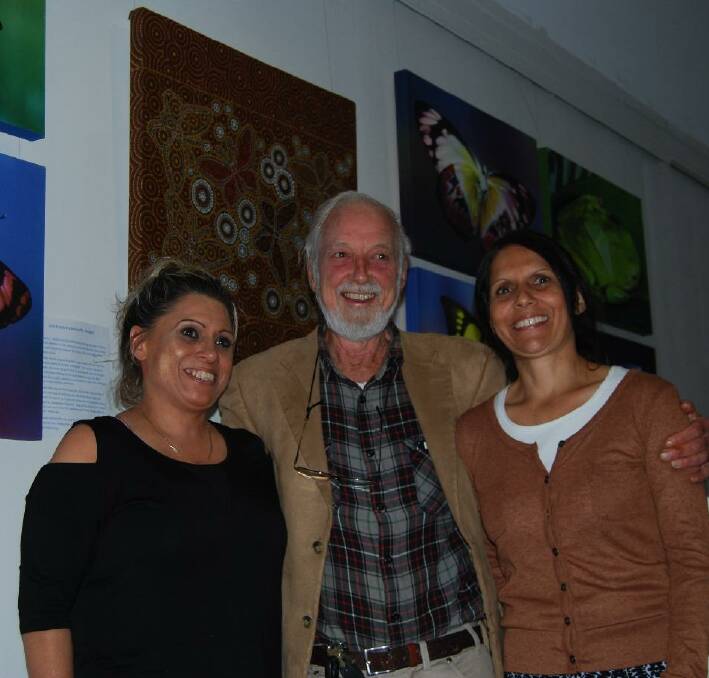 Jim Frazier (centre) with sisters Gina and Sonya Varagnolo. The trio's artwork will be on exhibition at Cafe Mediterrano over the next month. 