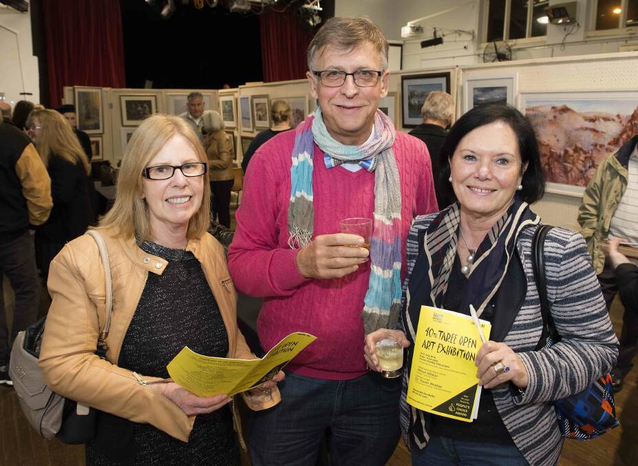 Margie Kirkness, Dr Philip Walkom and Dusty Walkom, with Margie Kirkness (left) at the 2016 Taree Open Art Exhibition opening.