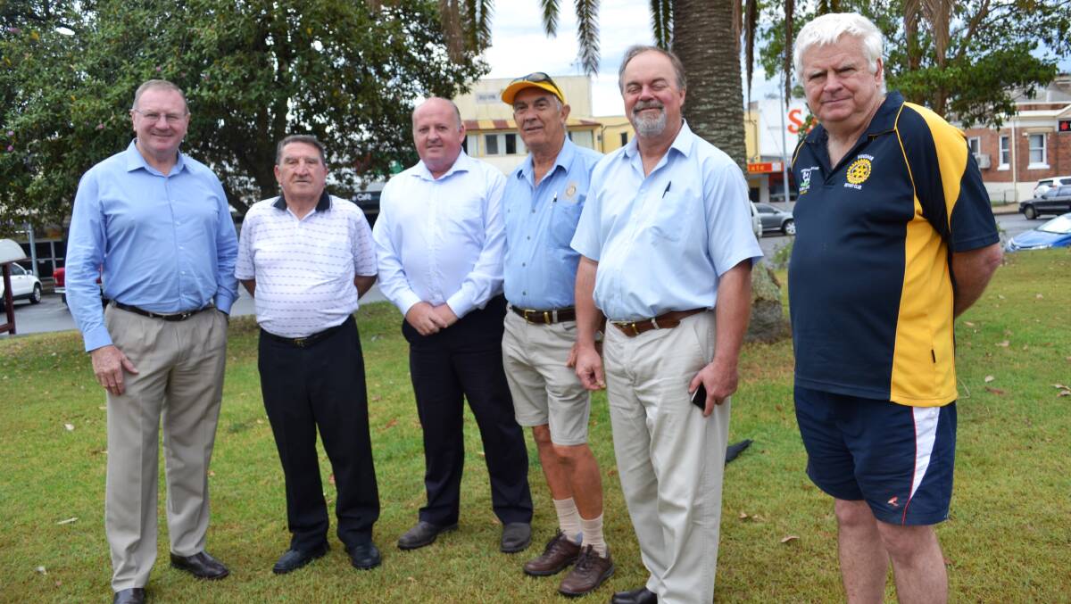 Member for Myall Lakes, Stephen Bromhead met with Rotary Club of Wingham members and LJ Hooker staff to cast their eye around Central Park for the perfect location for the proposed fitness station.