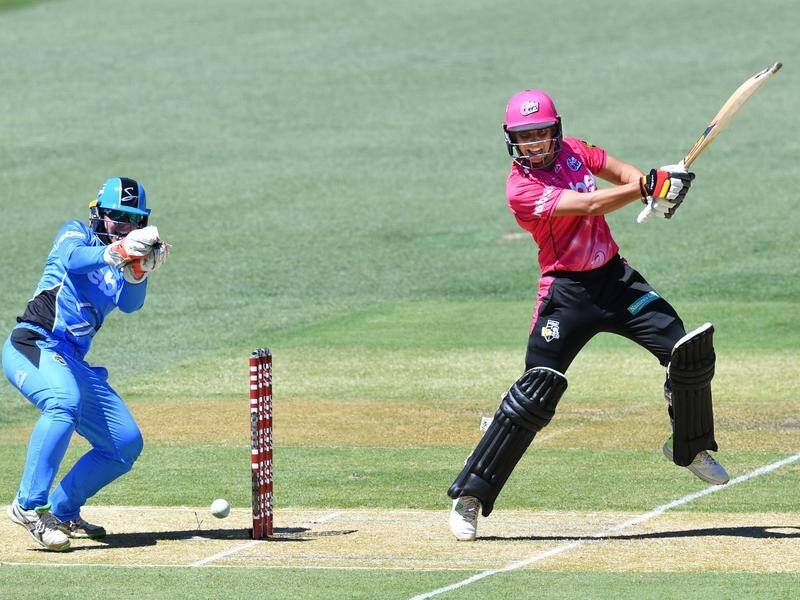 Ashleigh Gardner blasted a half-century as the Sydney Sixers set the Adelaide Strikers 139 to win.