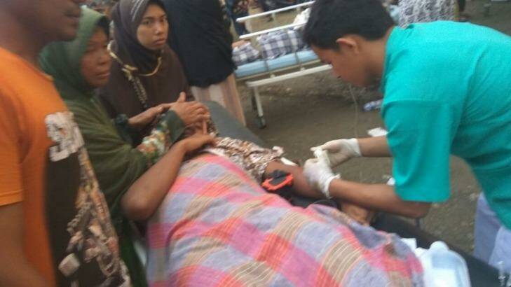 Several people were injured when buildings collapse after Wednesday's earthquake in Indonesia. Photo: BNPB/Twitter