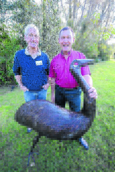 Artist Michael Kolbe and Winchelsea Garden s owner and Manning Winter Festival committee president George Hoad.