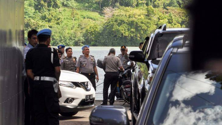 Police oversee preparations for the executions in Cilacap, the closest town to Nusakambangan where the prisoners will be shot.

 Photo: Wagino