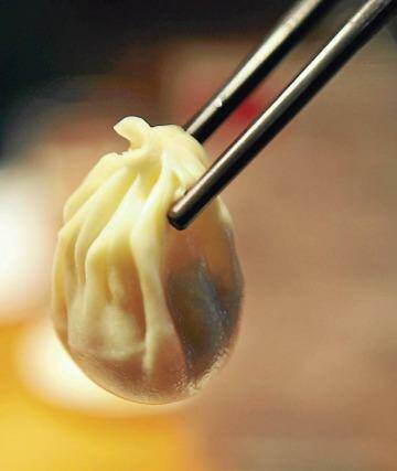Pork dumpling, or xiao long bao, at Din Tai Fung restaurant, Sydney.  Photo: Marco Del Grande