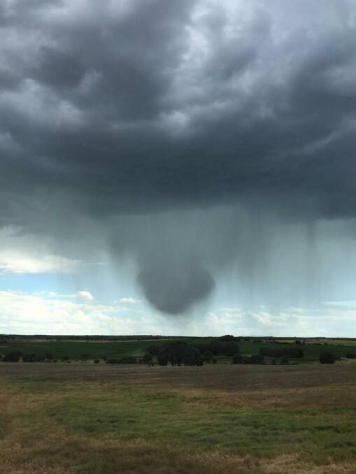 Microburst photographed near Roma in outback Queensland. Photo: Peter Thompson, via Higgins Storm Chasing