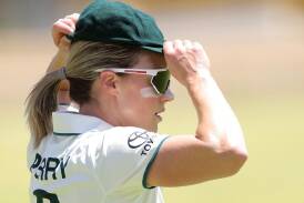 Ellyse Perry wants Cricket Australia to allocate bigger venues for women's matches. (Richard Wainwright/AAP PHOTOS)