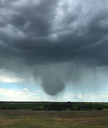 Microburst photographed near Roma in outback Queensland. Photo: Peter Thompson, via Higgins Storm Chasing