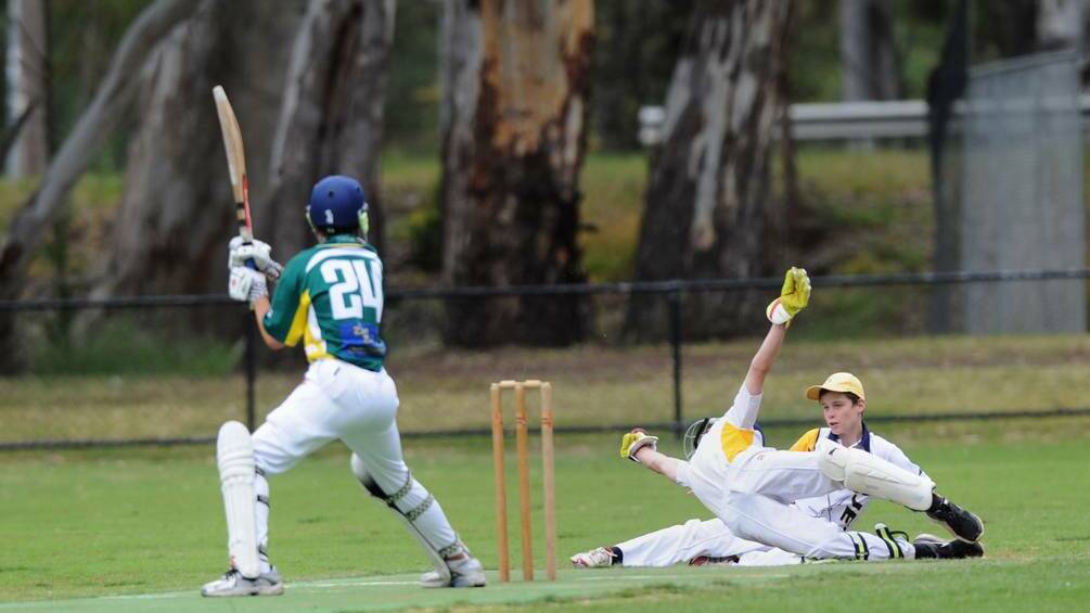 Under-15A junior cricket Kangaroo Flat vs Strathfieldsaye Batting- Jay McLeod wicket keeper- Matt Harvey fielding- Mitchell Cheesemen Picture JODIE DONNELLAN