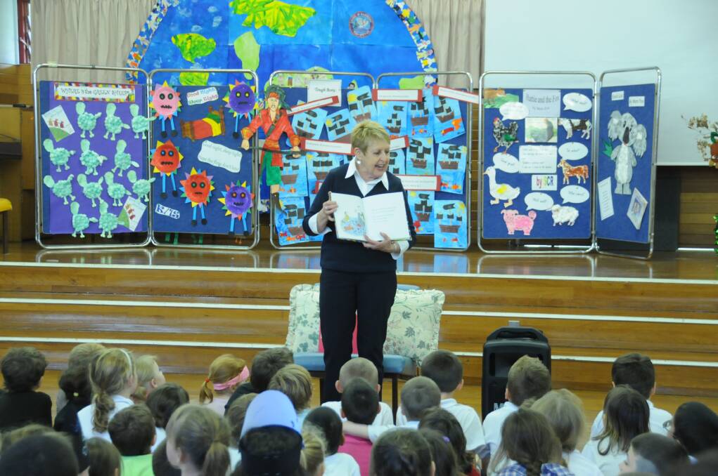 Mem Fox reads to an enthralled audience.