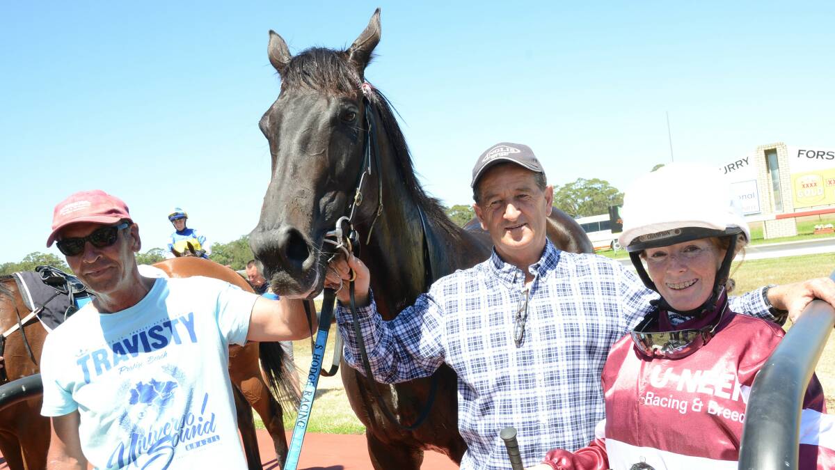 Steve Hodge, Bruce Flett and Alex Stokes with Winarvi after her win in the second event.