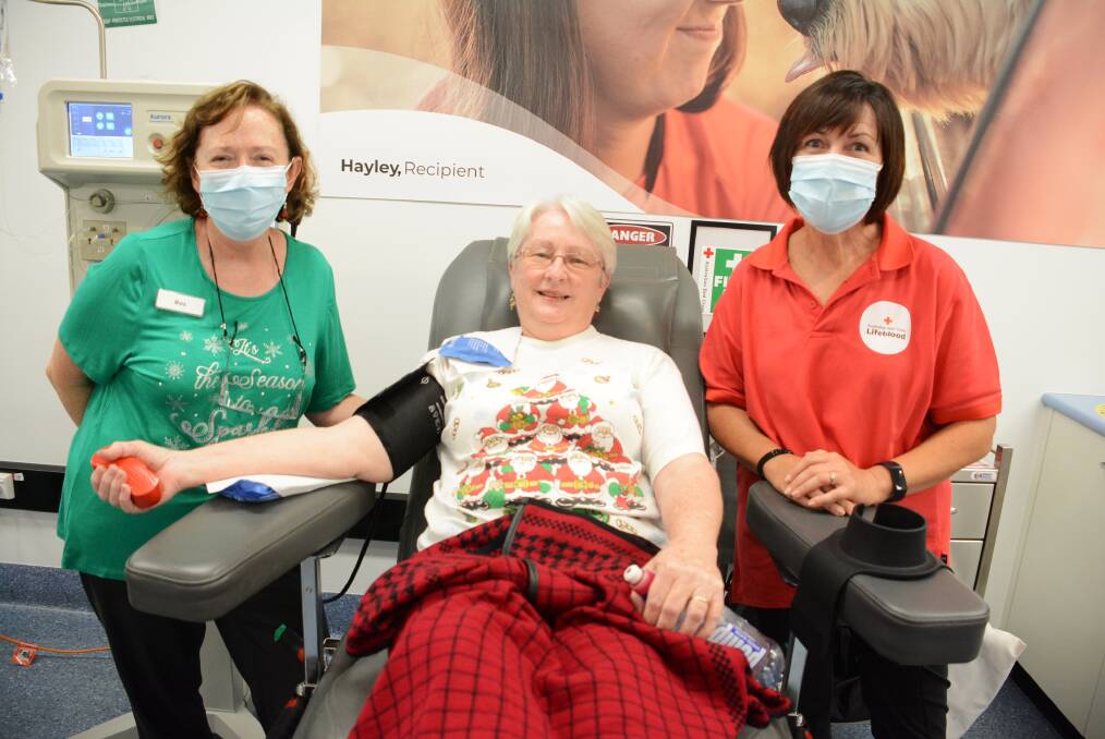 Ros Lillyman from Taree Blood Donor Centre, blood donor Lyn Diessel, and Lifeblood's Gilly Paxton. Photo Scott Calvin 