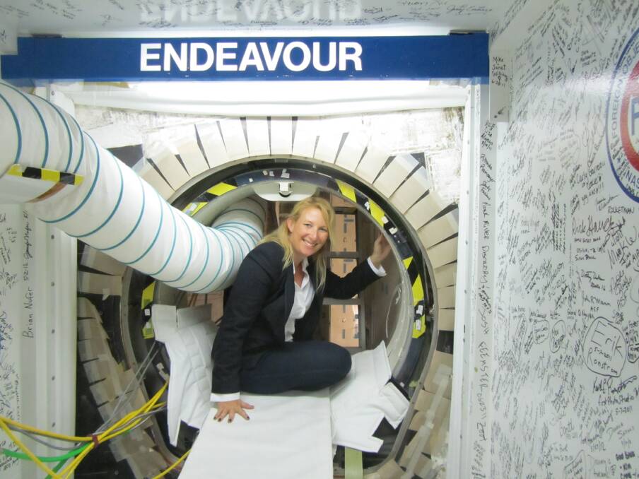 Scientist and lawyer: Kim Ellis climbs into the Space Shuttle Endeavour at the NASA Kennedy Space Center in Florida, USA.