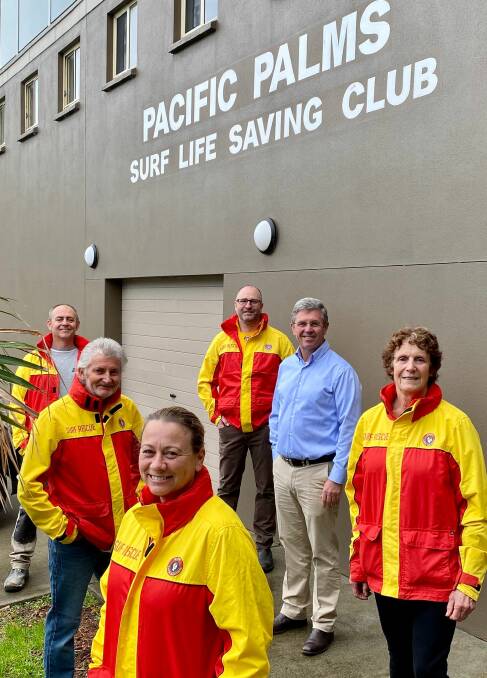 Dr David Gillespie with Jerrad Allen, Richard Brookes, Kel McCredie, Pat Powell, Jeanette Allen from the Pacific Palms Surf Life Saving Club.