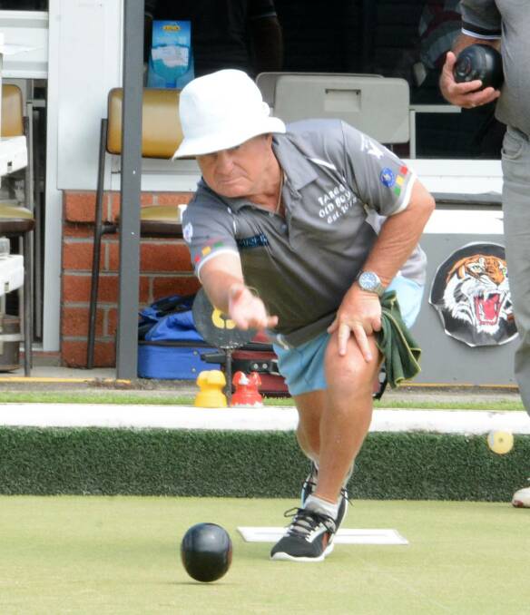 Tony Hinton from Taree led for John Gibson in the Australian Police Bowls Championship pairs. They were beaten by a shot in the final.