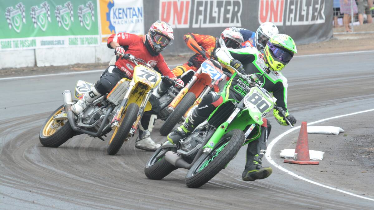 Racing in the 2017 Troy Bayliss Classic.