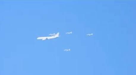 Lou Northam captured video of the refuelling operations going on above Taree.