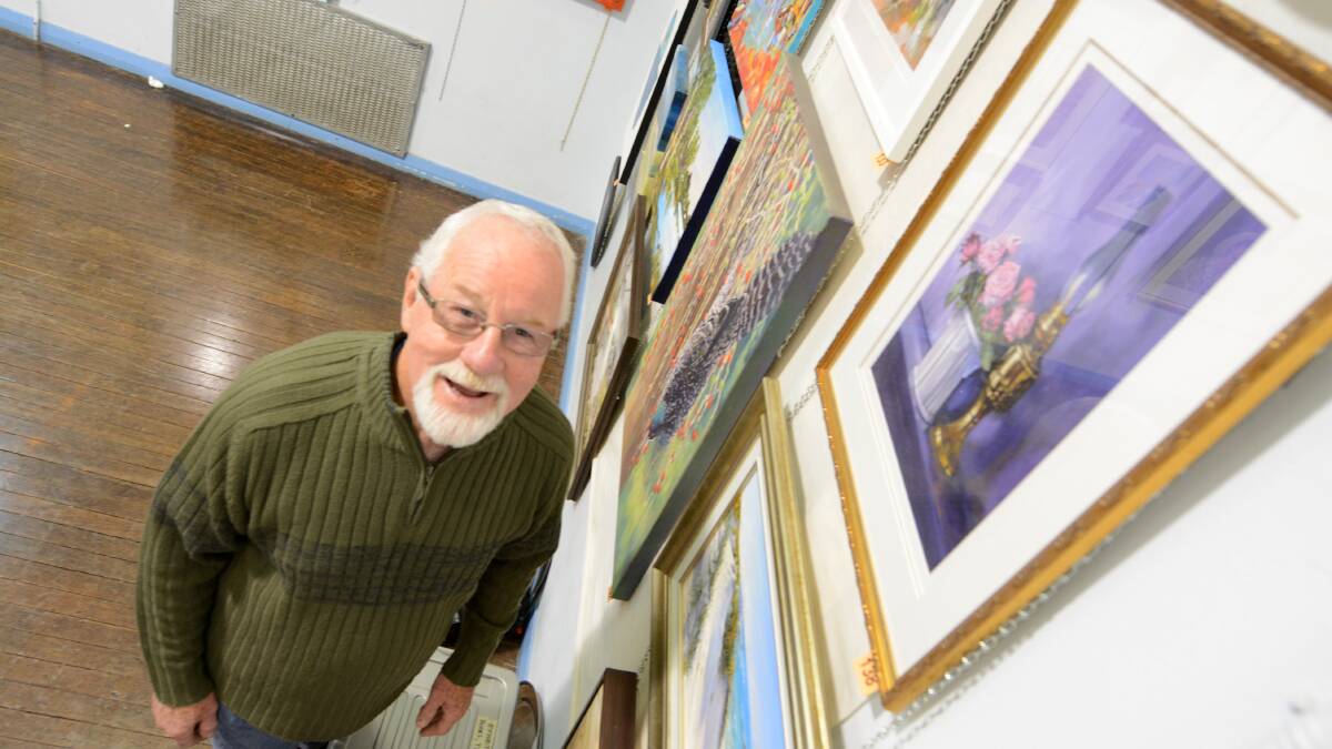 Artist Ron Hindmarsh has taken out this year's Taree Open Art Exhibition People's Choice Award. 