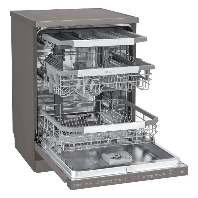 The LG QuadWash® Dishwashers feature an adjustable middle rack to fit various size item as well foldable tines for added loading flexibility. 