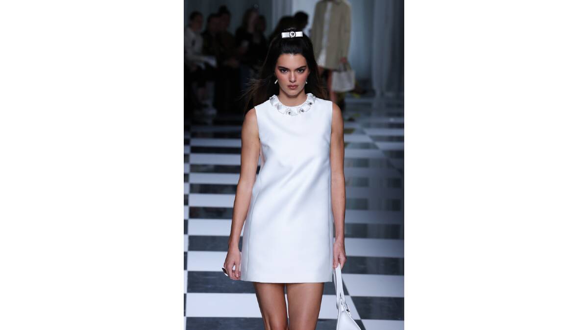 Kendall Jenner walks the runway at the Versace fashion show for its spring/summer 2024 collection, complete with a hair bow. Picture by Getty Images 