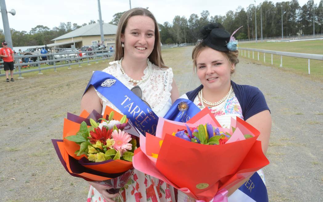 Samantha received her sash from 2016 Taree Showgirl Victoria Lee. 