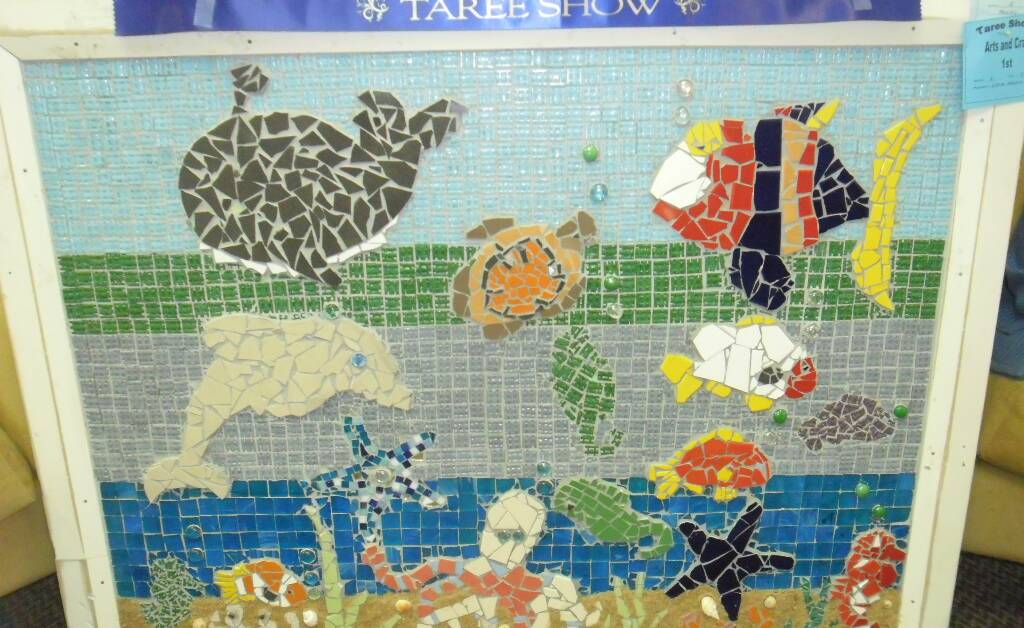 The mosaic, which depicts an underwater landscape, won first prize.
