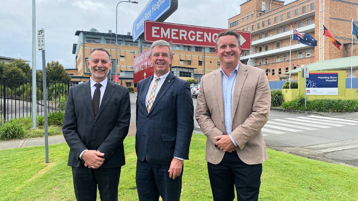 Cancer Care Partners chairman Dr Tony Noun (left) and chief operating officer Damien Williams (right) with Minister for Regional Health Dr David Gillespie (centre). Photo: Julia Driscoll