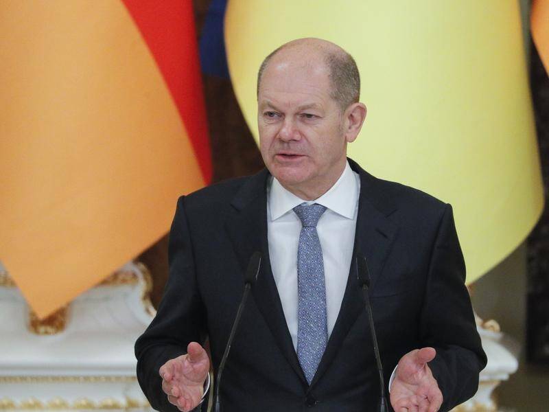 German Chancellor Olaf Scholz is to meet President Vladimir Putin in a bid to avert war in Ukraine.