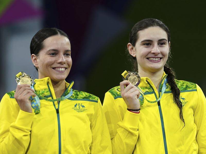Australian divers Anabelle Smith (L) and Maddison Keeney won the synchronised 3m springboard final. (AP PHOTO)
