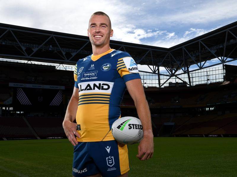 Clint Gutherson has signed a new three-year deal with Parramatta keeping him at the Eels until 2025.