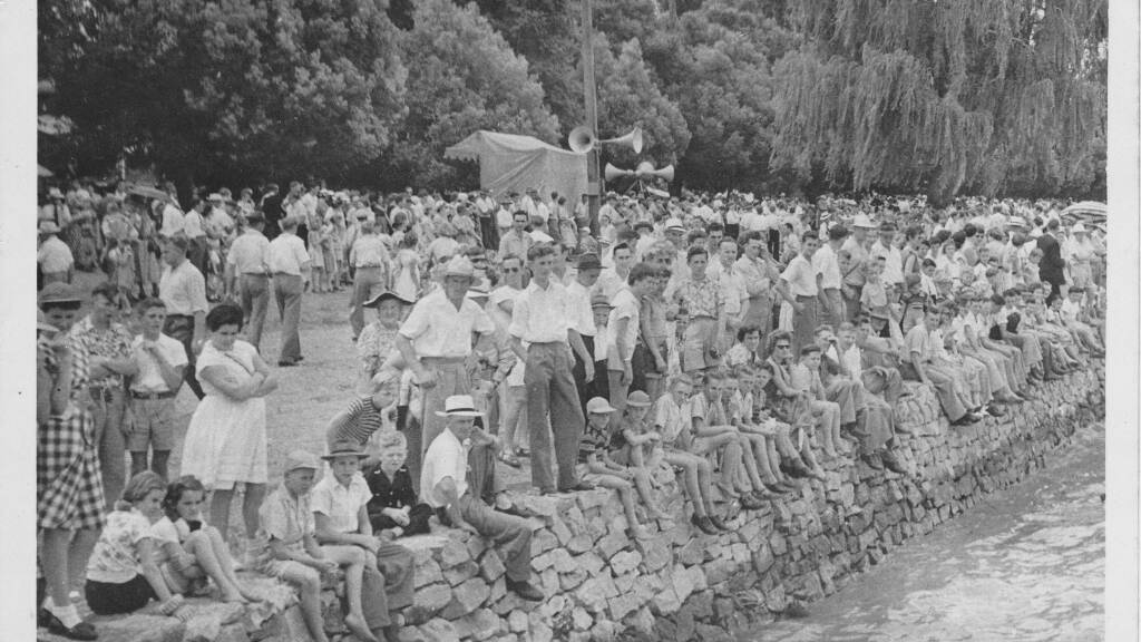 Max Bennett's photo of the crowd on the Taree foreshore for the Manning River Aquatic Festival, believed to be taken in the 1960s.