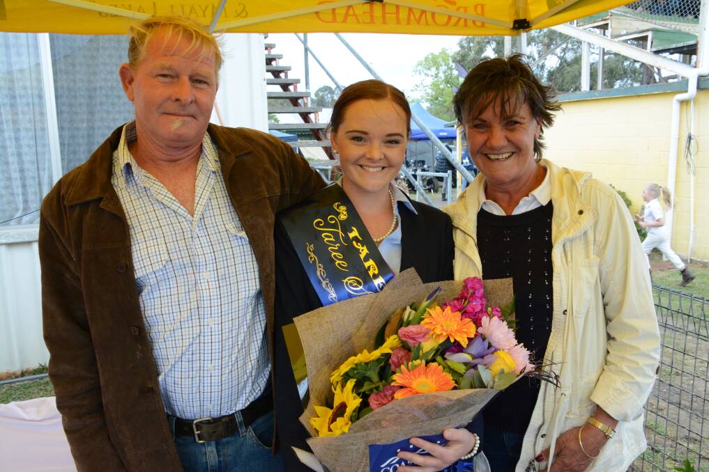 Gabby was congratulated by her parents Jon and Dana after being named Taree Showgirl. Photo: Scott Calvin.