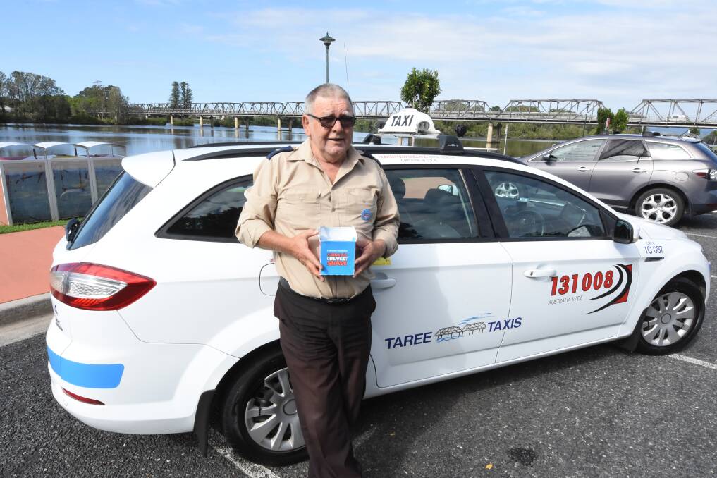 Kindness of community: In just five weeks, Geoff Ross raised over $1000 for the Leukemia Foundation in a box on his taxi's dashboard. Photo: Scott Calvin.  
