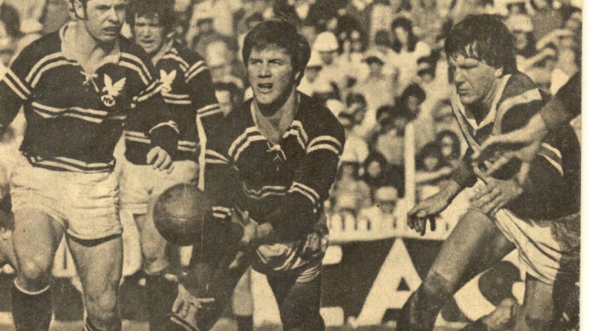 Eastern Suburbs lock Ron Coote moves in as Manly five-eighth Ian Martin sends out a pass during the 1972 grand final.